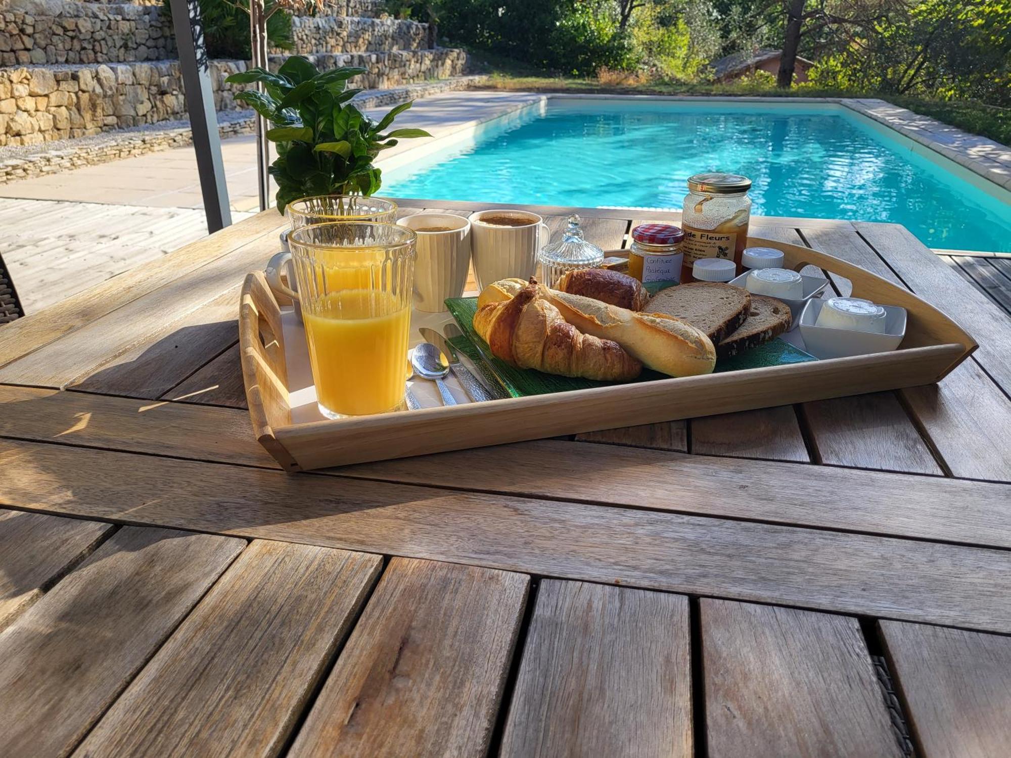 Lou Mas Del Ranc Bed & Breakfast Roquesteron Luaran gambar